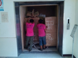 518媒合案件-2噸重原木桌:2噸重原木桌搬運實況-荃心專業新竹搬家