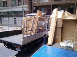 518媒合案件-2噸重原木桌:搬運實況-荃心專業新竹竹北搬家